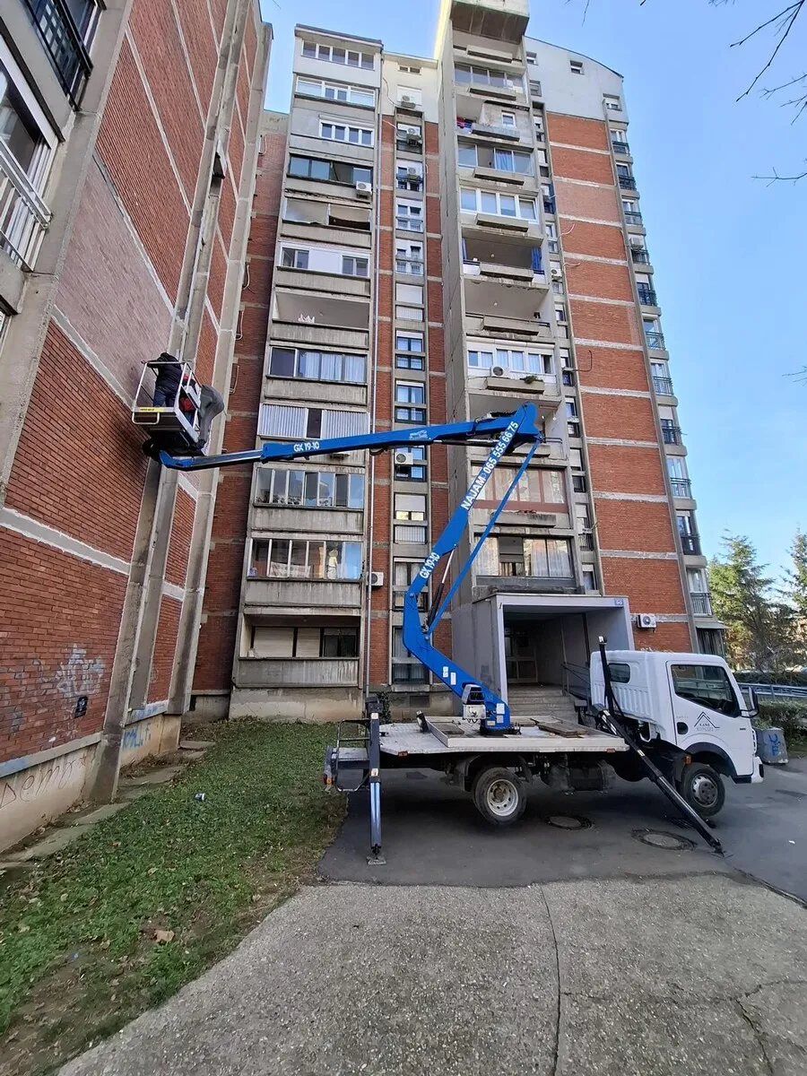 Rentiranje kamiona sa korpom za fasadu